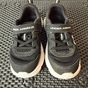 Under‎ Armour Kids Black and White Sneakers 9k